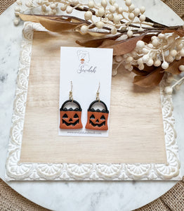 Jack-o-lantern treat bags