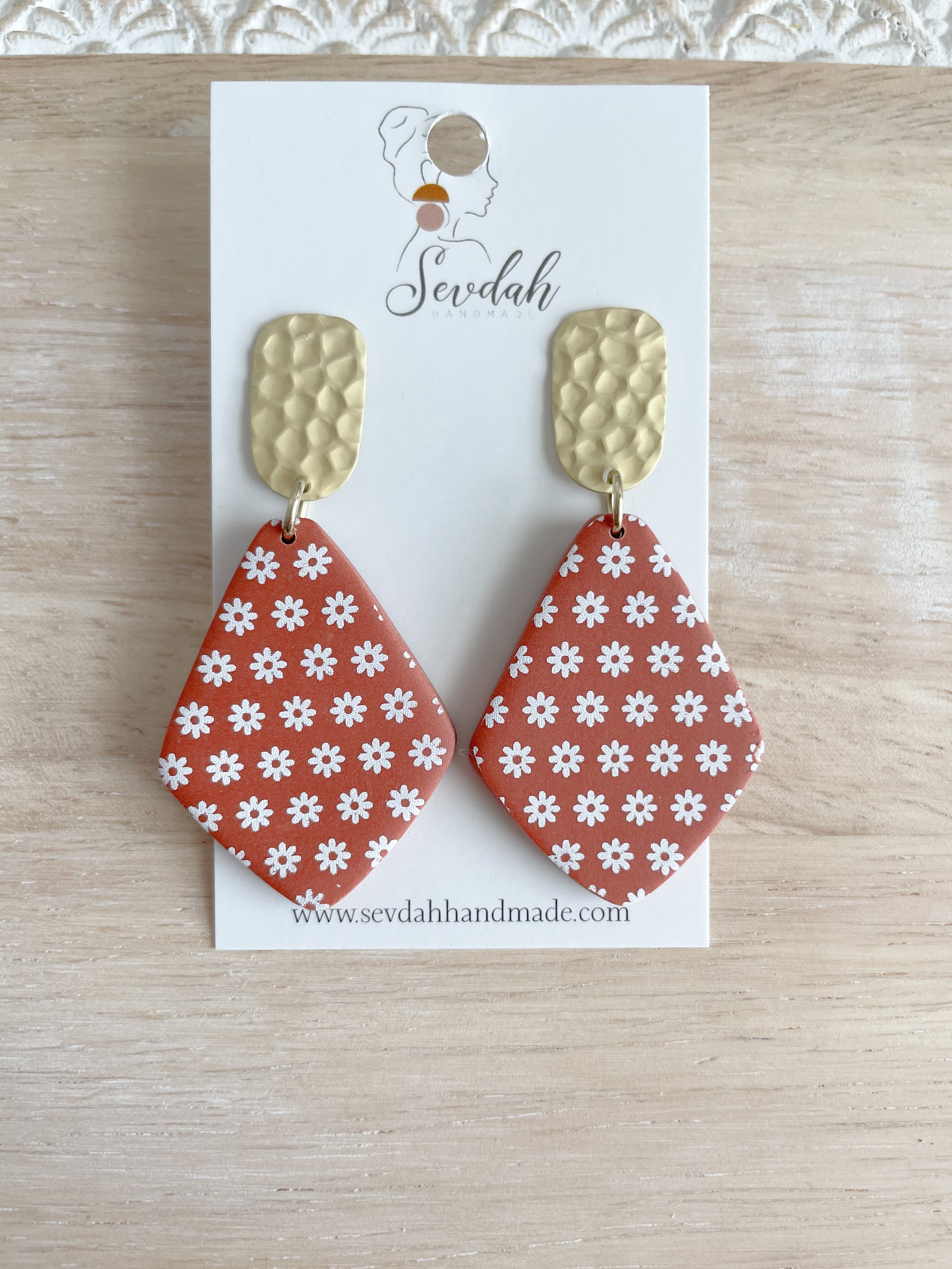 Daisy print dangles